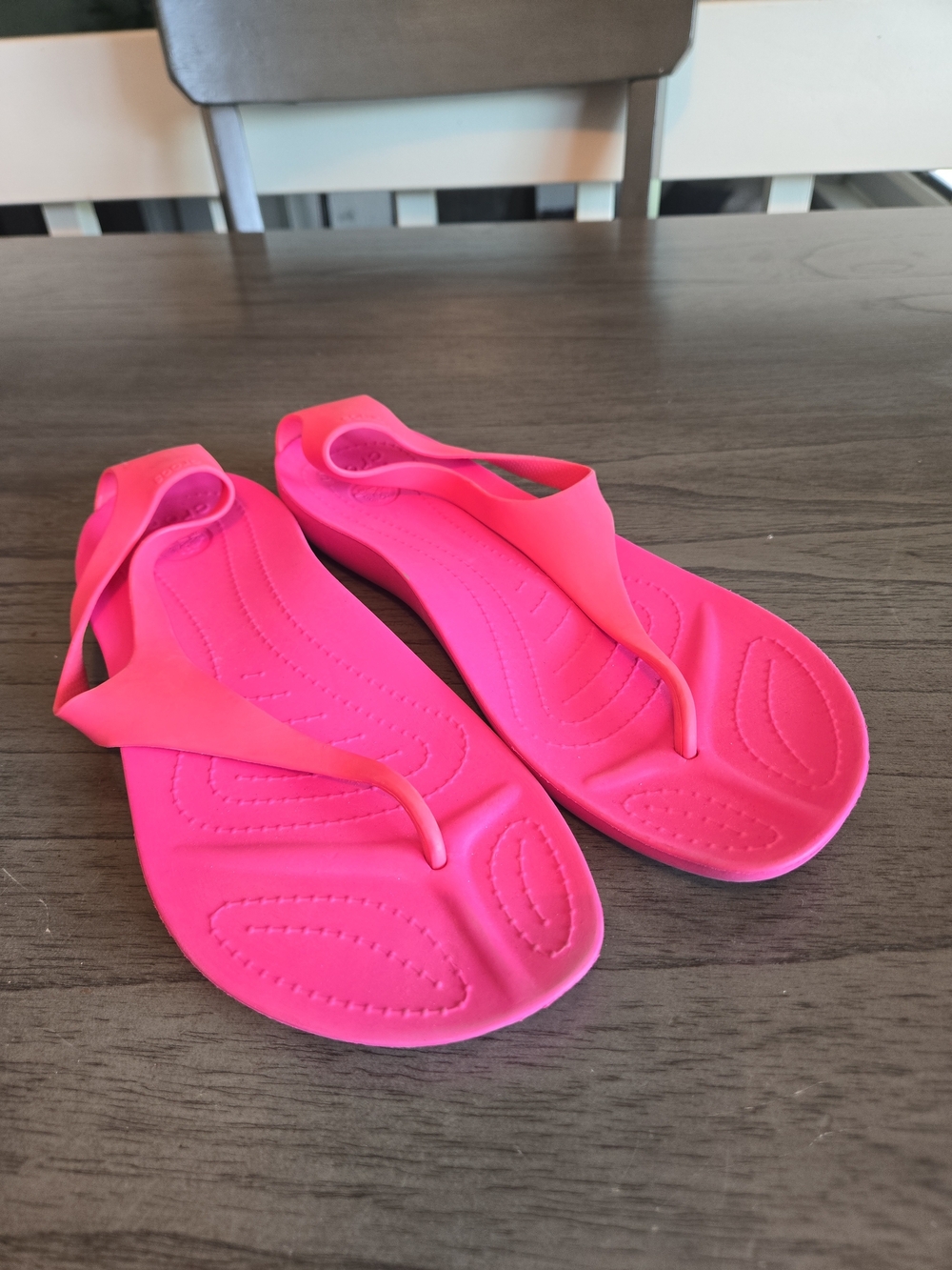 CROCS Women's Serena Sandal Size 11 Pink Sexi Flip Flop Thong
